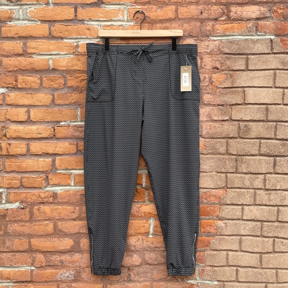 [SOLD on eBay] Albion Fit Black and White Dash Jetsetters Joggers XL